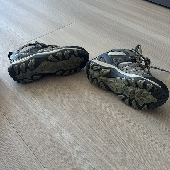 Merrell Hiking Boot - Picture 11 of 14